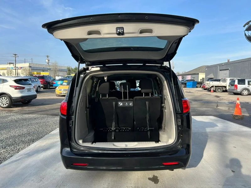 Used 2021 Black Chrysler L Minivan 4D image 47