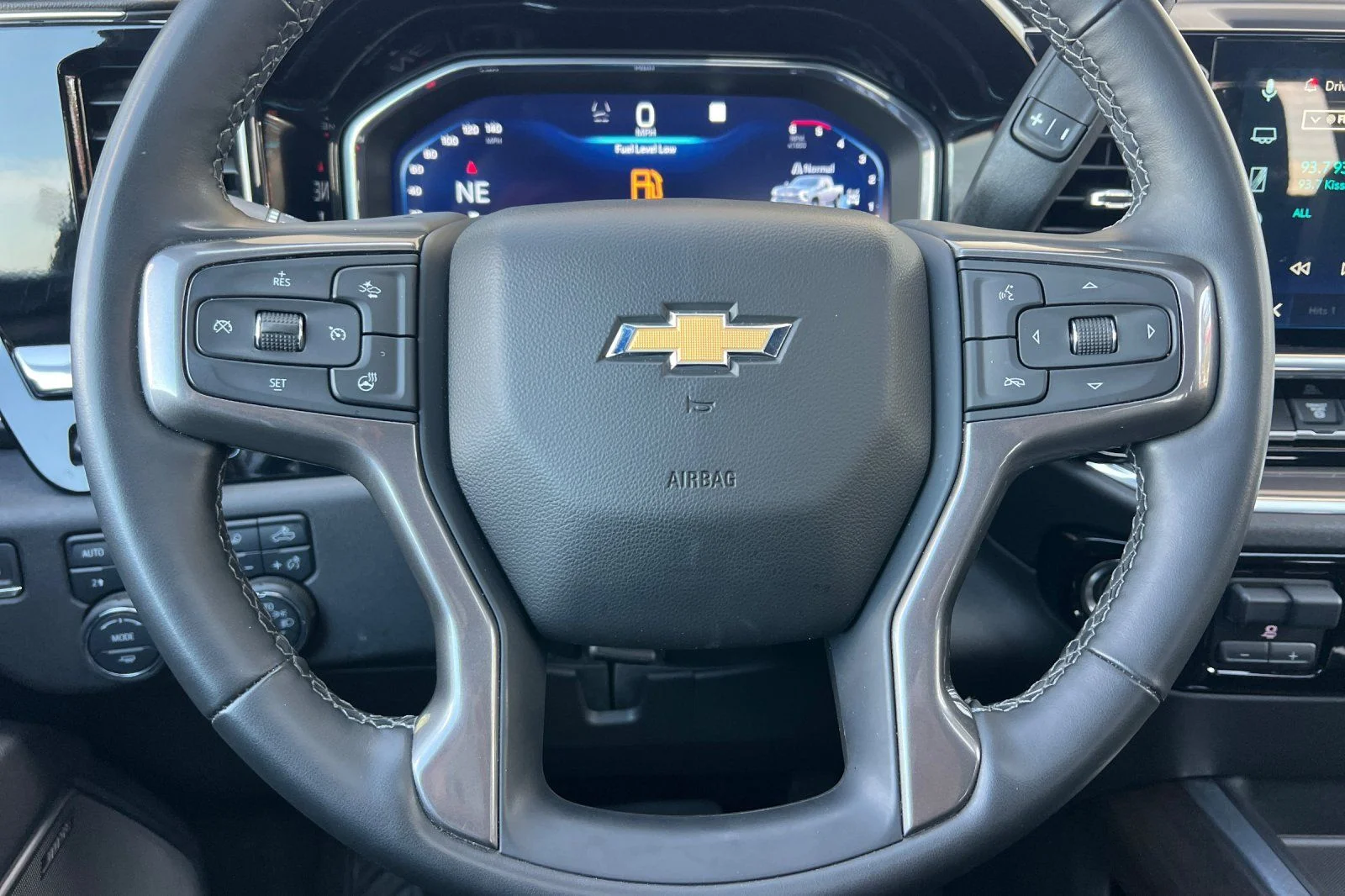 Used 2025 White Chevrolet High Country image 22