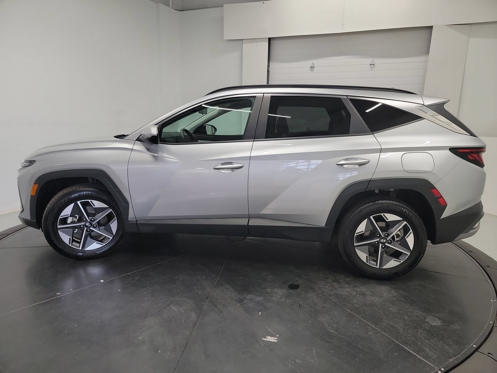 Used 2025 Shimmering Silver Hyundai SEL image 4