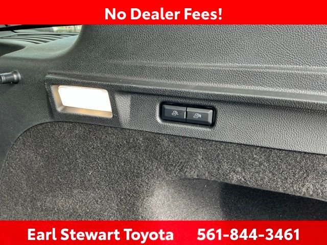 Used 2023 Silver Lincoln Reserve image 14