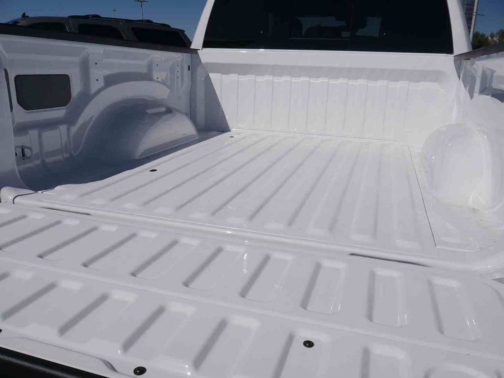 New 2026 Bright White Clear-Coat Exterior Paint RAM TRADESMAN image 9