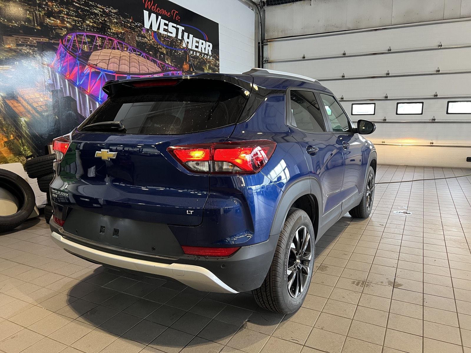 Used 2022 Blue Glow Metallic Chevrolet LT image 9