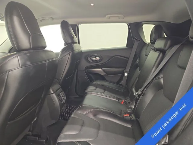 Used 2021 Bright White Clearcoat Jeep Latitude Lux image 16
