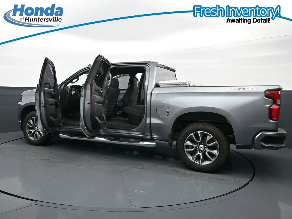 Used 2020 Steel Metallic Chevrolet RST image 39