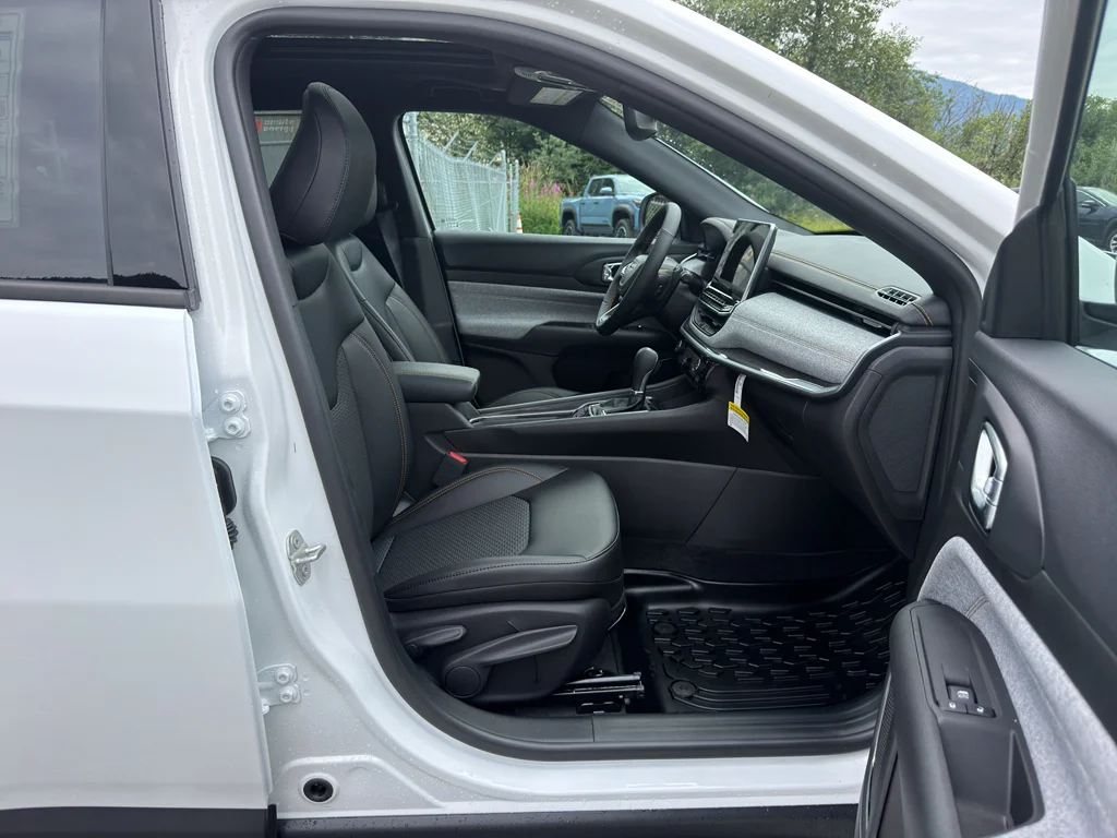 2026 Jeep Compass 85th Anniversary - Photo 14
