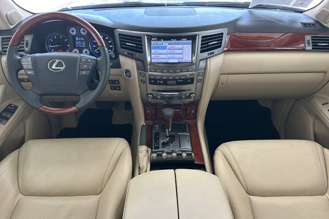Used 2011 White Lexus 570 image 16