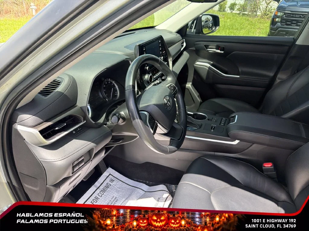Used 2022 Silver Toyota XLE image 17
