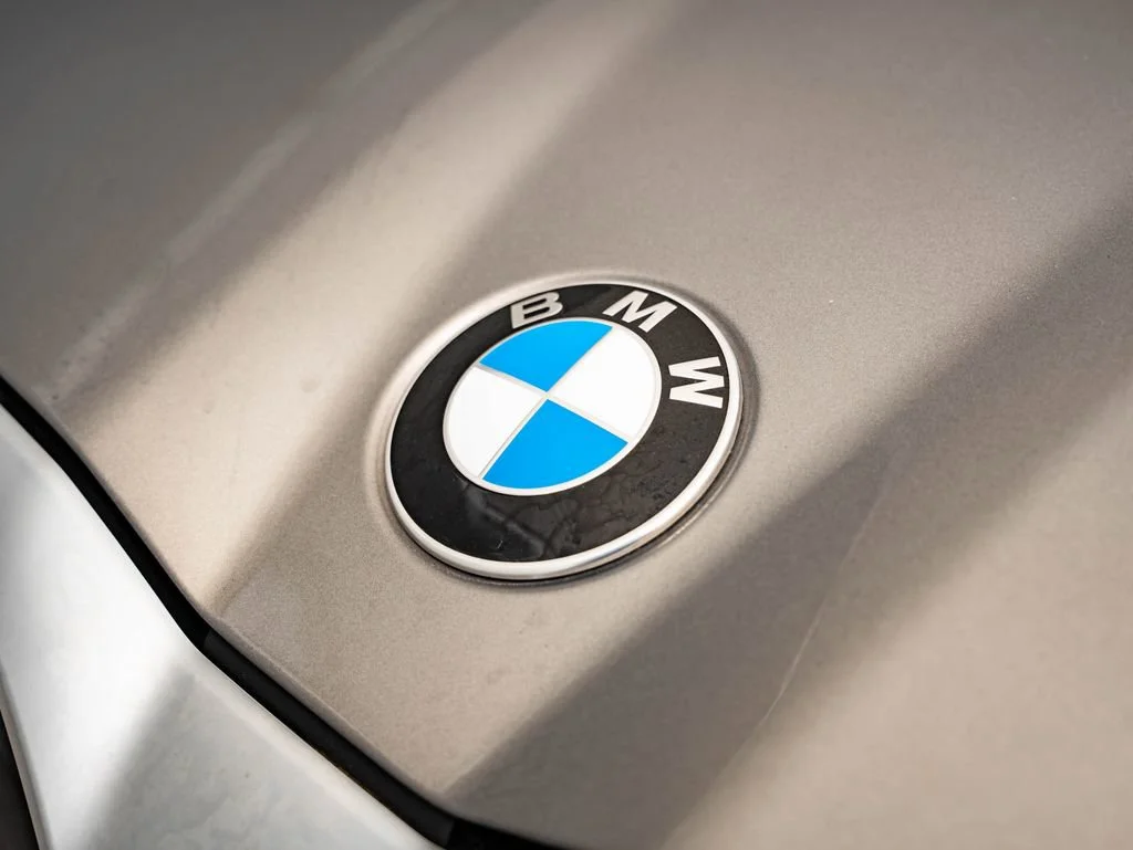 Certified Used 2025 Oxide Grey Met BMW 530i xDrive image 3