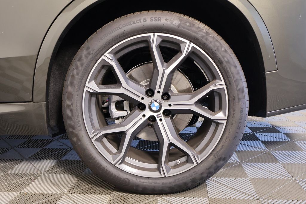 New 2026 Manhattan Green Metallic BMW xDrive40i image 10