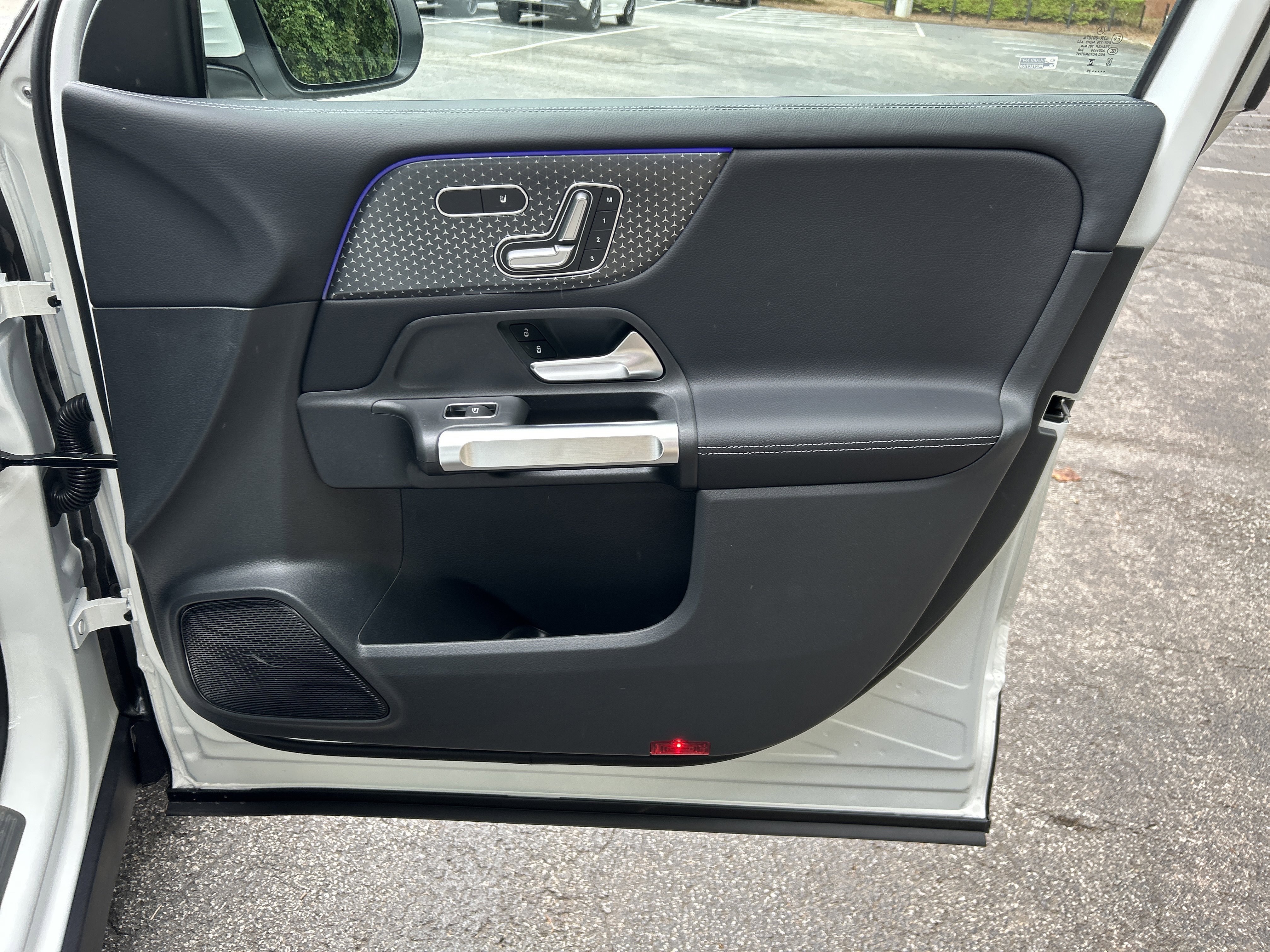 New 2026 Polar White Mercedes-Benz GLB 250 4MATIC® SUV image 44