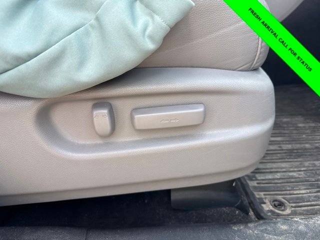 Used 2017 Lunar Silver Metallic Honda Touring image 23