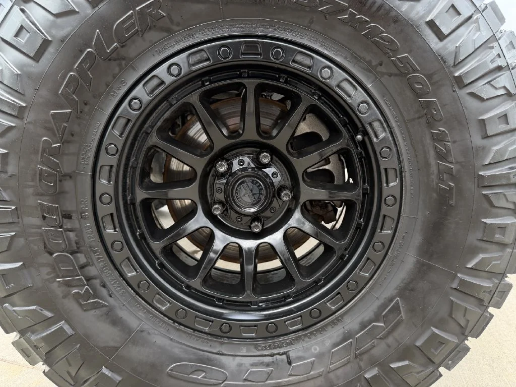 Used 2023 Silver Jeep Sport S image 9