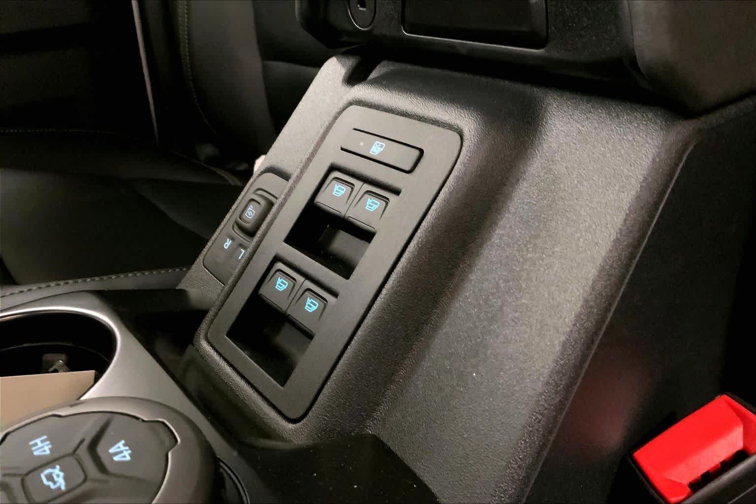 New 2026 Oxford White Ford Badlands® image 17