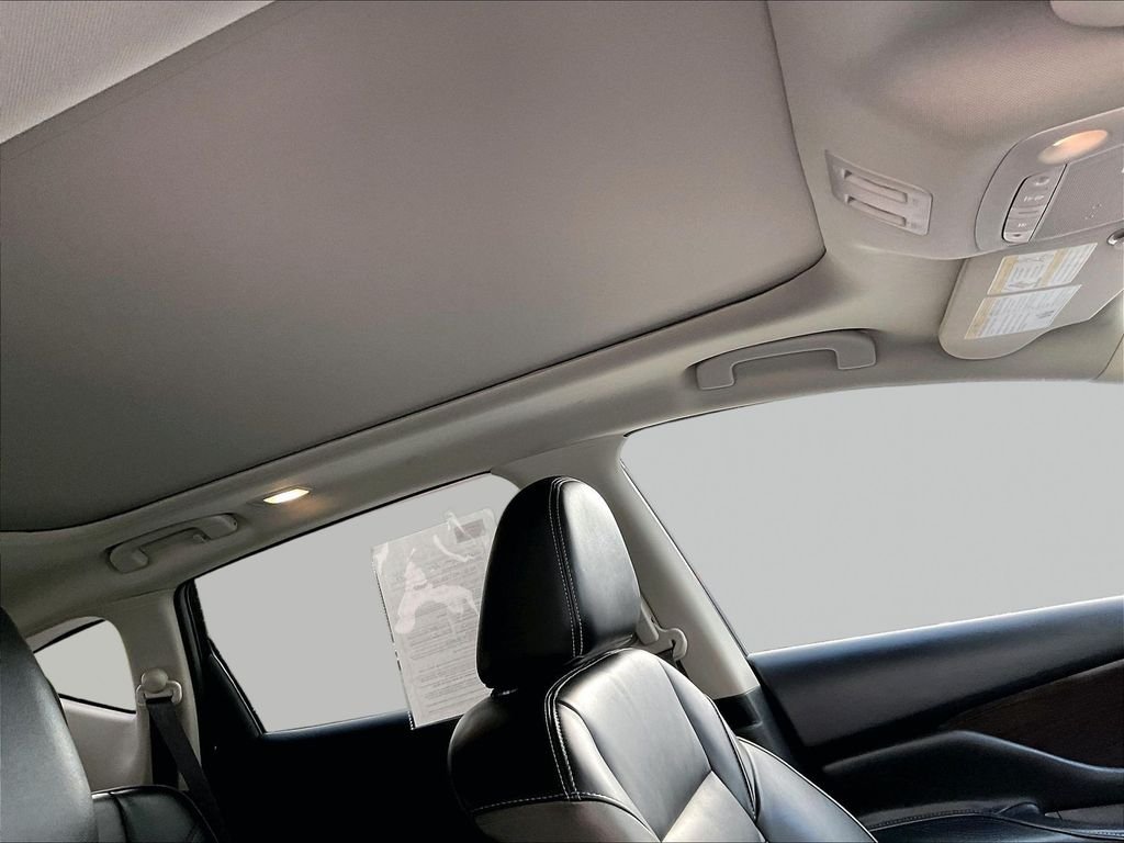 Used 2020 Pearl White Tricoat Nissan Platinum image 22