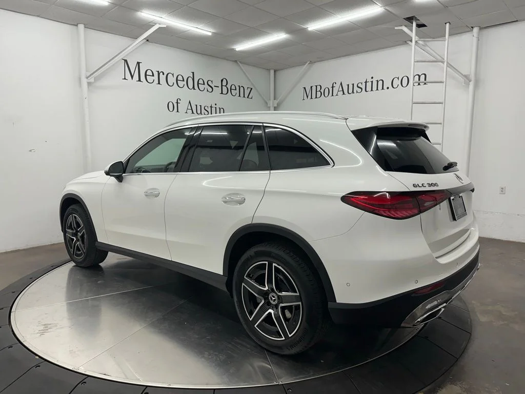 New 2027 White Mercedes-Benz GLC 300 image 5