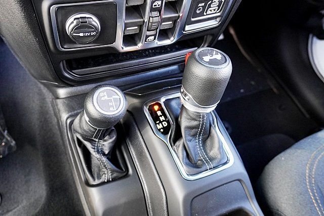 New 2026 Bright White Clear-Coat Exterior Paint Jeep Sport S image 34