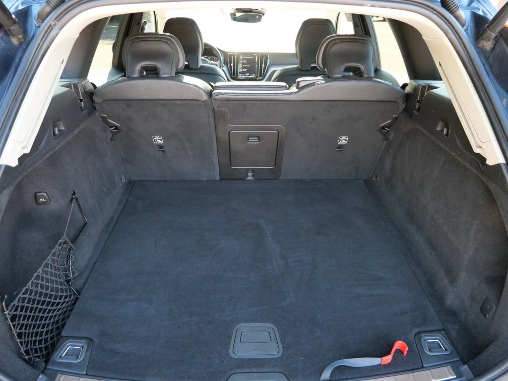 Used 2020 Blue Volvo T5 Momentum image 10