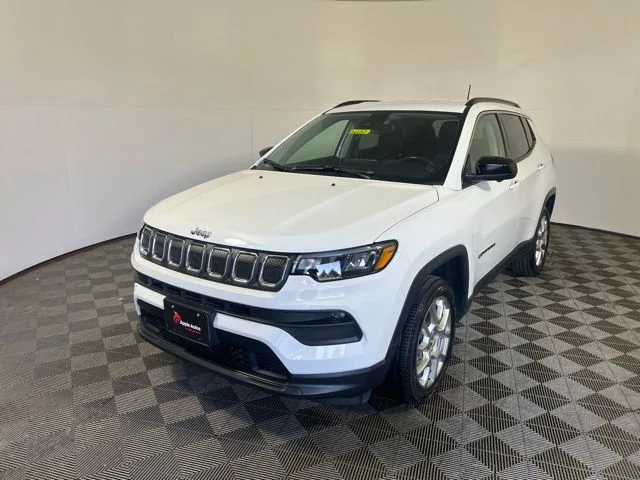 Certified Used 2022 White Jeep Latitude Lux image 3