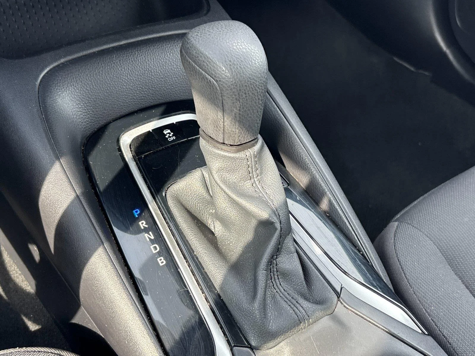 Used 2024 Classic Silver Metallic Toyota LE image 27