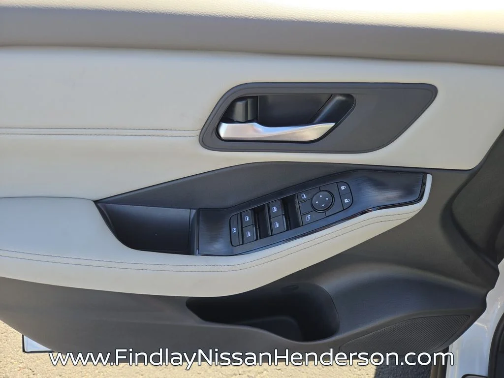 New 2026 Everest White Pearl TriCoat Nissan Dark Armor™ image 19