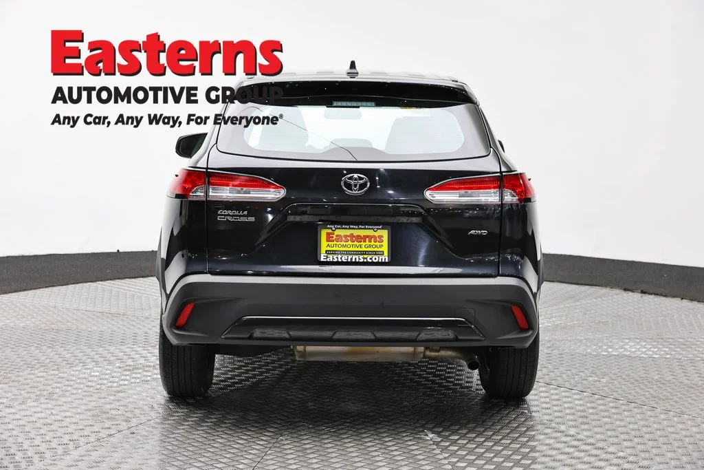 Used 2024 Black Toyota L image 6