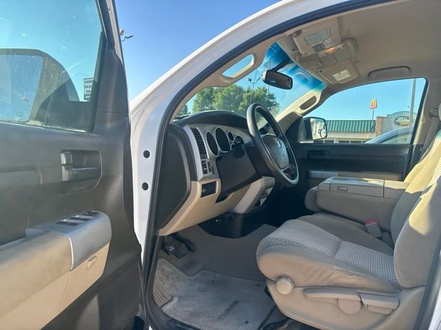 Used 2007 White Toyota SR5 image 4