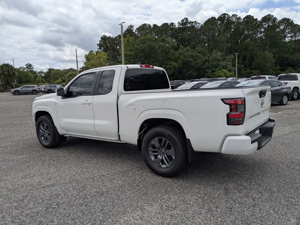 2025 Nissan Frontier SV - Photo 6