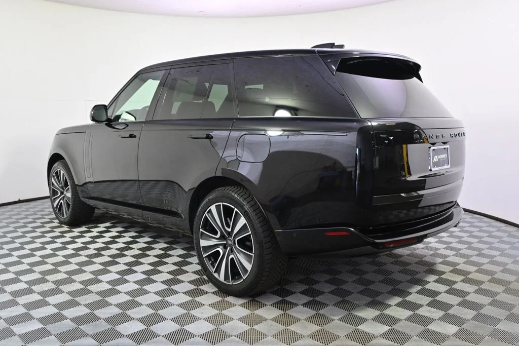 Used 2025 Santorini Black Metallic Land Rover SE image 3