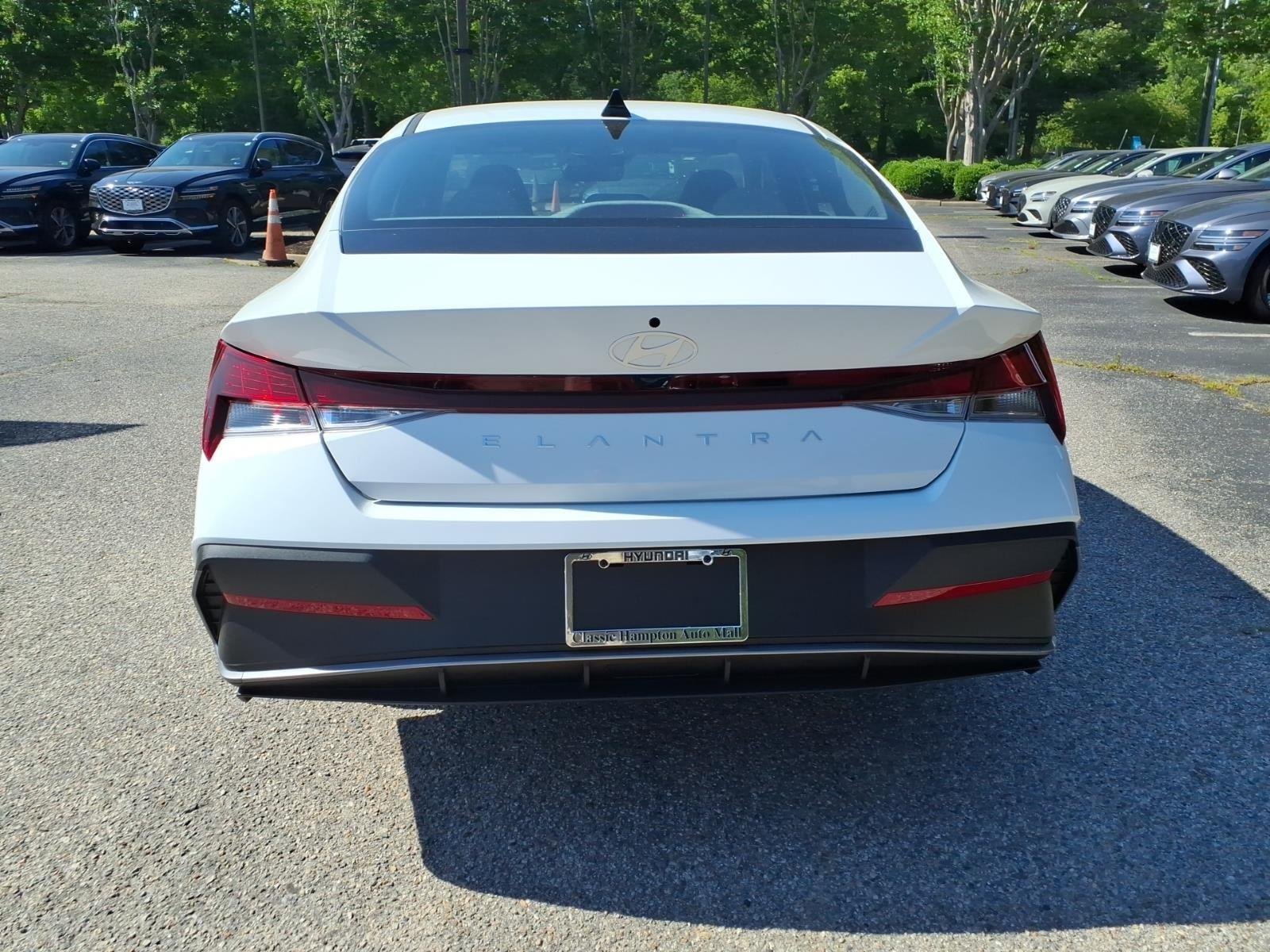 New 2026 WHITE HYUNDAI SE image 7
