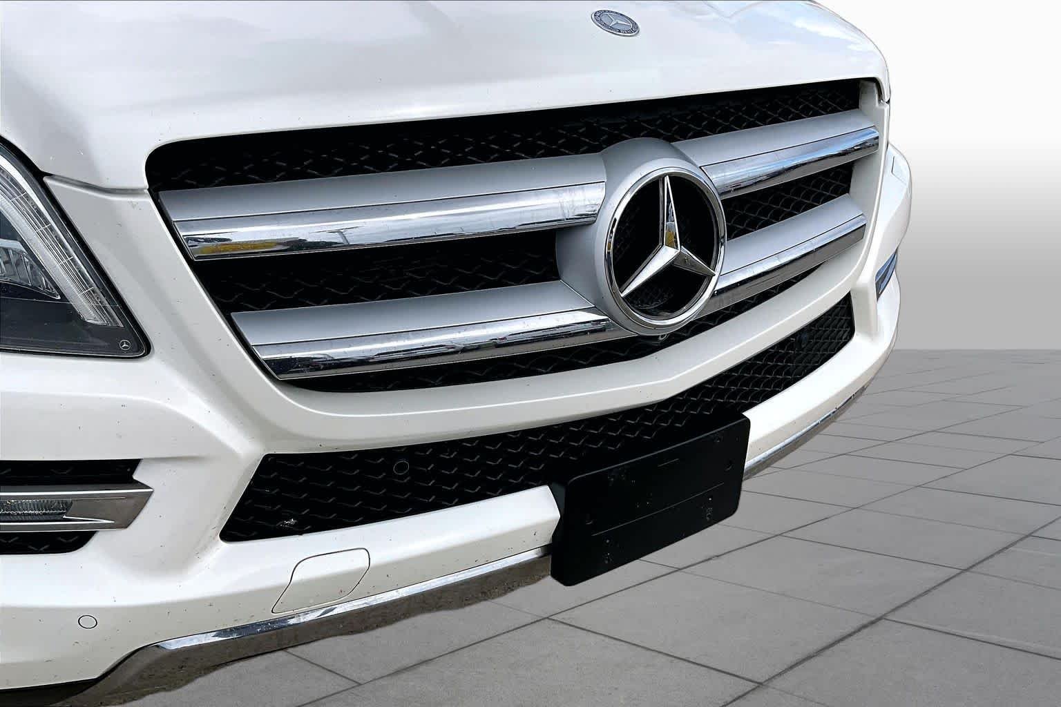 Used 2015 Diamond White Metallic Mercedes-Benz GL 450 image 30