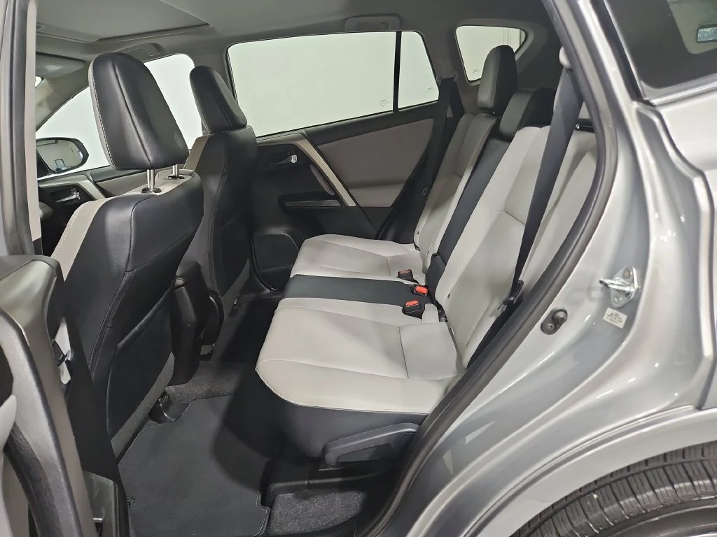 Used 2017 Silver Toyota Platinum image 25