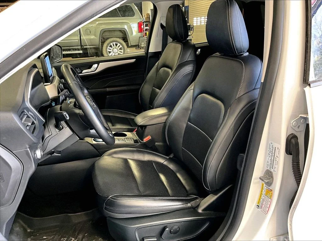 Used 2022 White Ford SEL image 10