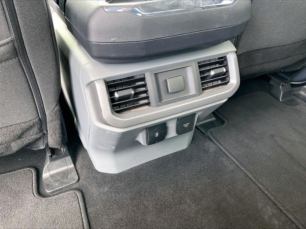 Used 2024 Oxford White Ford XLT image 25