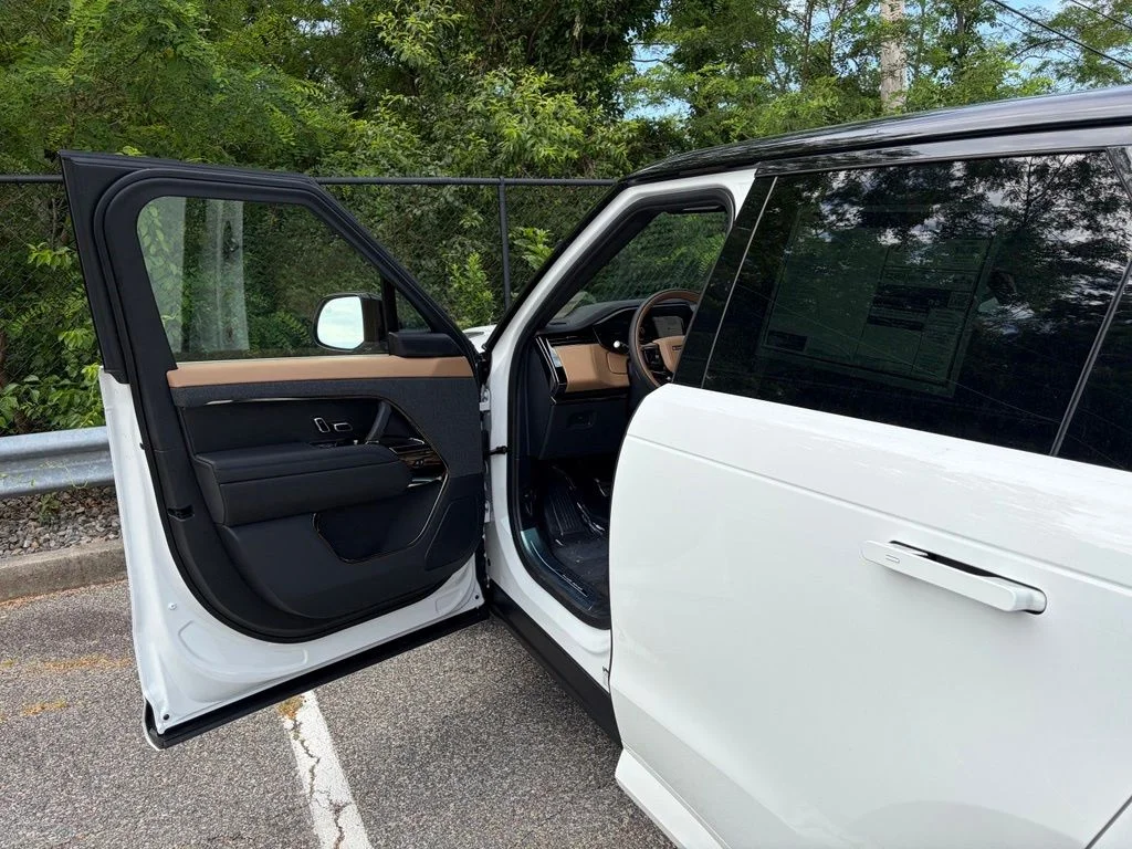 New 2026 White Land Rover Dynamic SE image 10