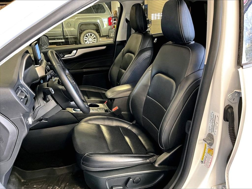 Used 2022 White Ford SEL image 10