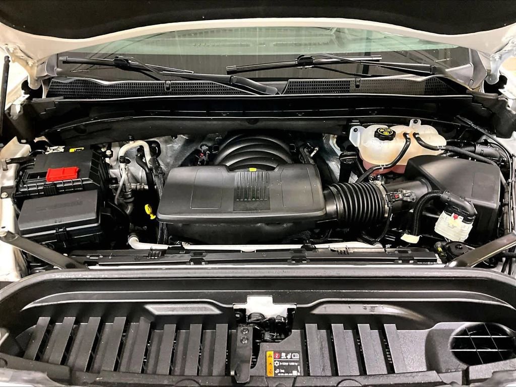 Used 2023 White GMC Elevation image 30