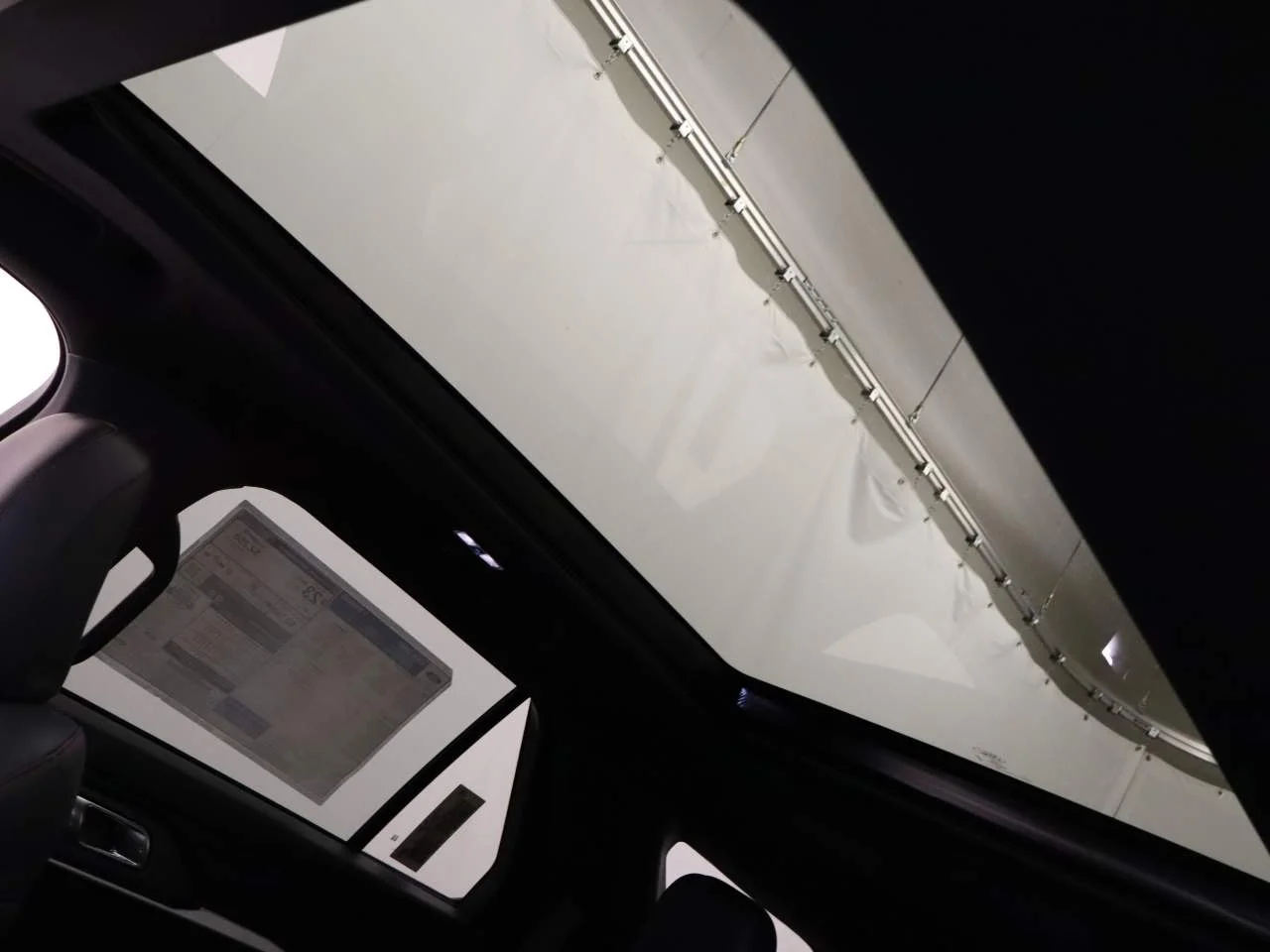 New 2026 Star White Metallic Tri-Coat Ford ST-Line image 20