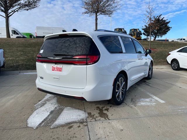 New 2026 Bright White Clearcoat Chrysler Pinnacle image 5