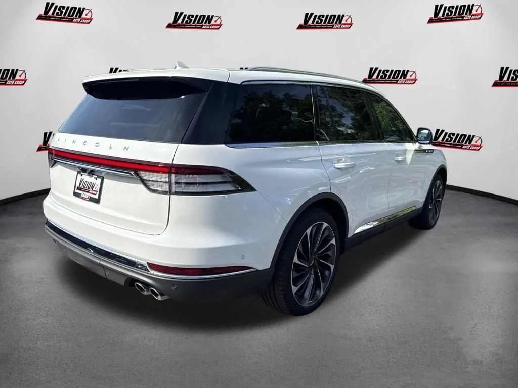 Used 2022 White Lincoln Reserve image 5