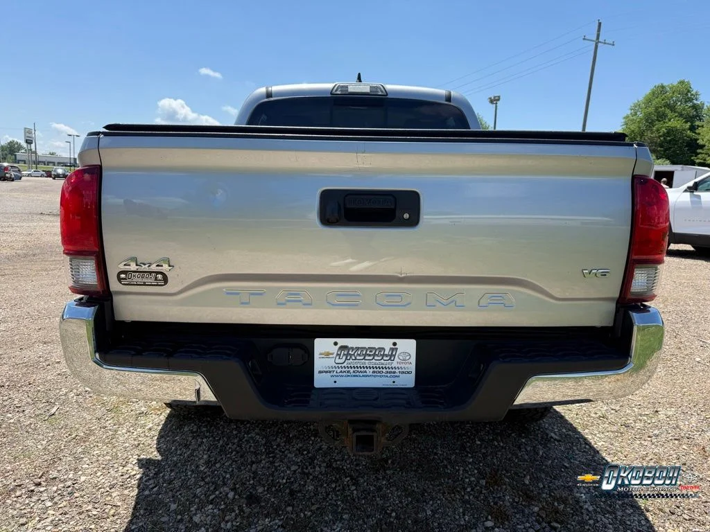 Used 2018 Silver Toyota SR5 image 4