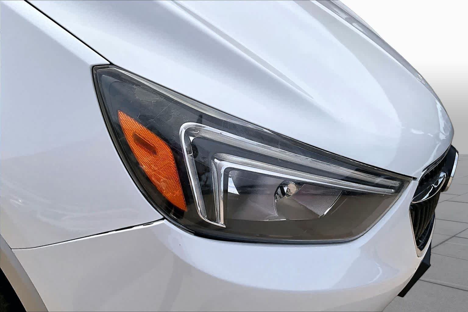 Used 2017 White Frost Tricoat Buick Preferred II image 26