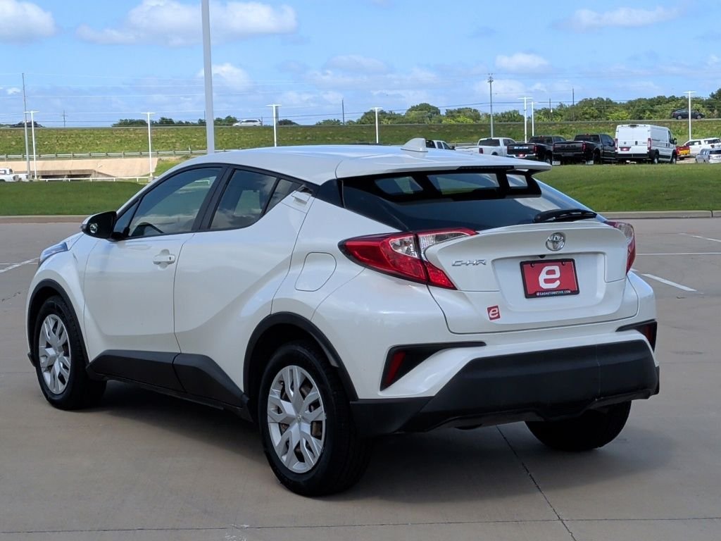 Used 2020 White Toyota LE image 6