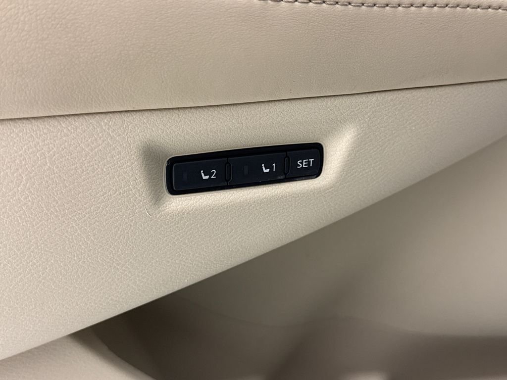 Used 2017 Pearl White Nissan SL image 22