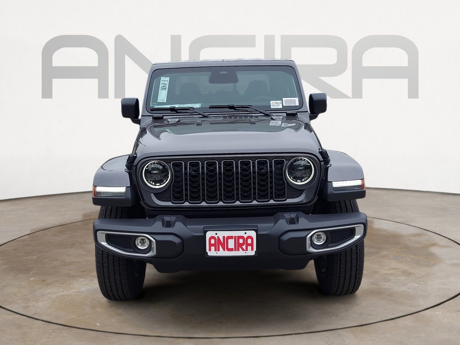 New 2026 Granite Crystal Metallic Clearcoat Jeep Sahara image 5