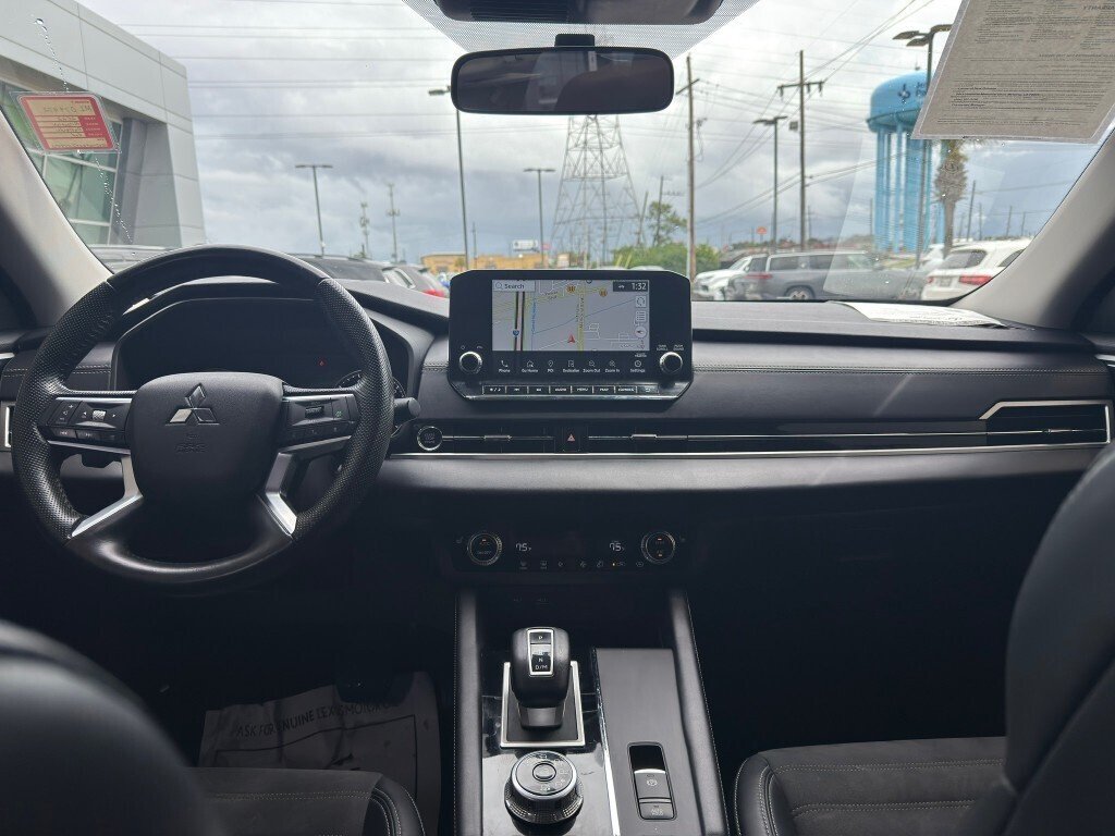 Used 2022 Red Diamond Mitsubishi SE Launch Edition image 12