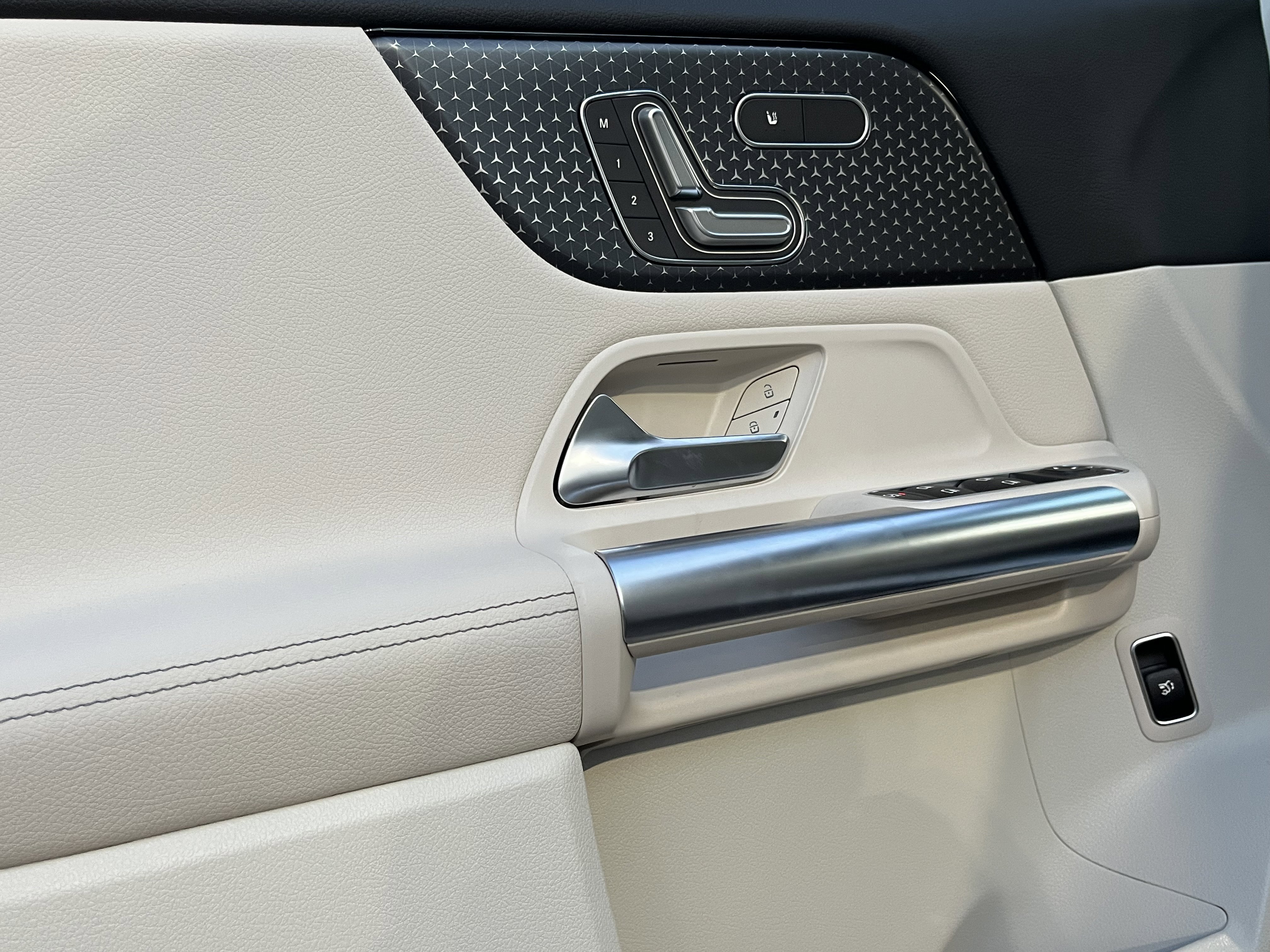 New 2026 POLAR WHITE Mercedes-Benz GLA 250 image 13