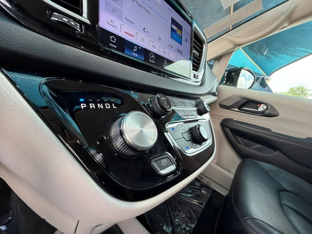 Used 2024 White Chrysler Touring L image 22
