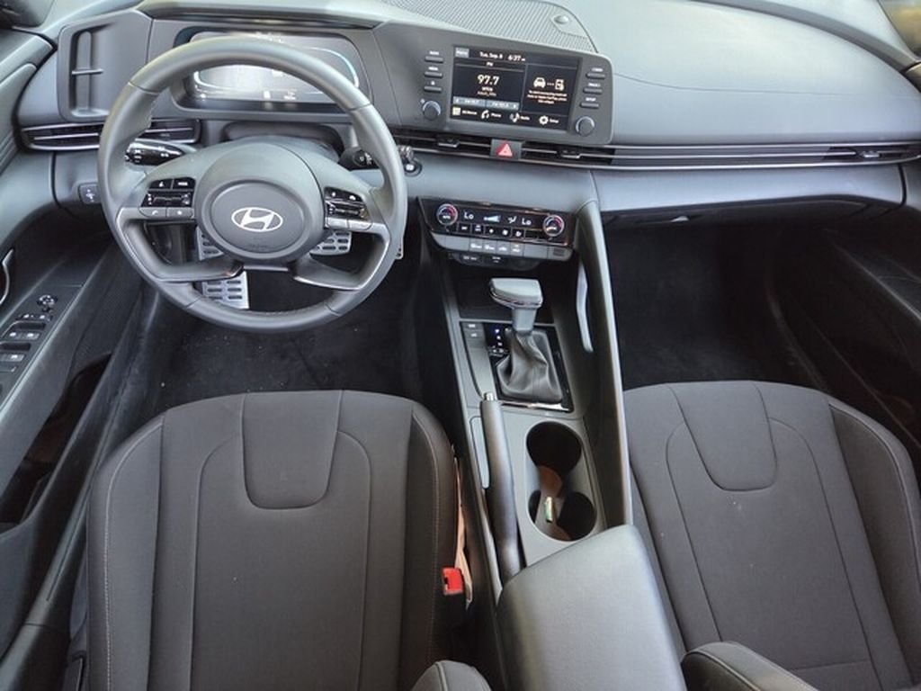 Used 2026 White Hyundai SEL Sport image 9