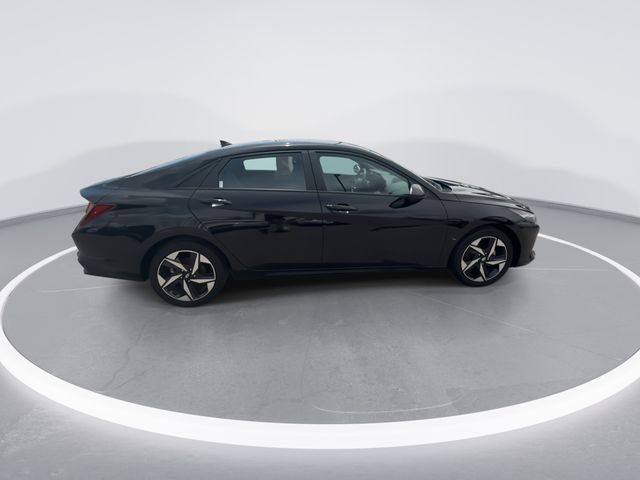 Used 2023 Black Hyundai SEL image 9