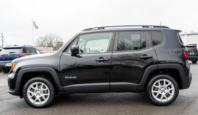 Used 2020 Black Jeep Latitude image 9
